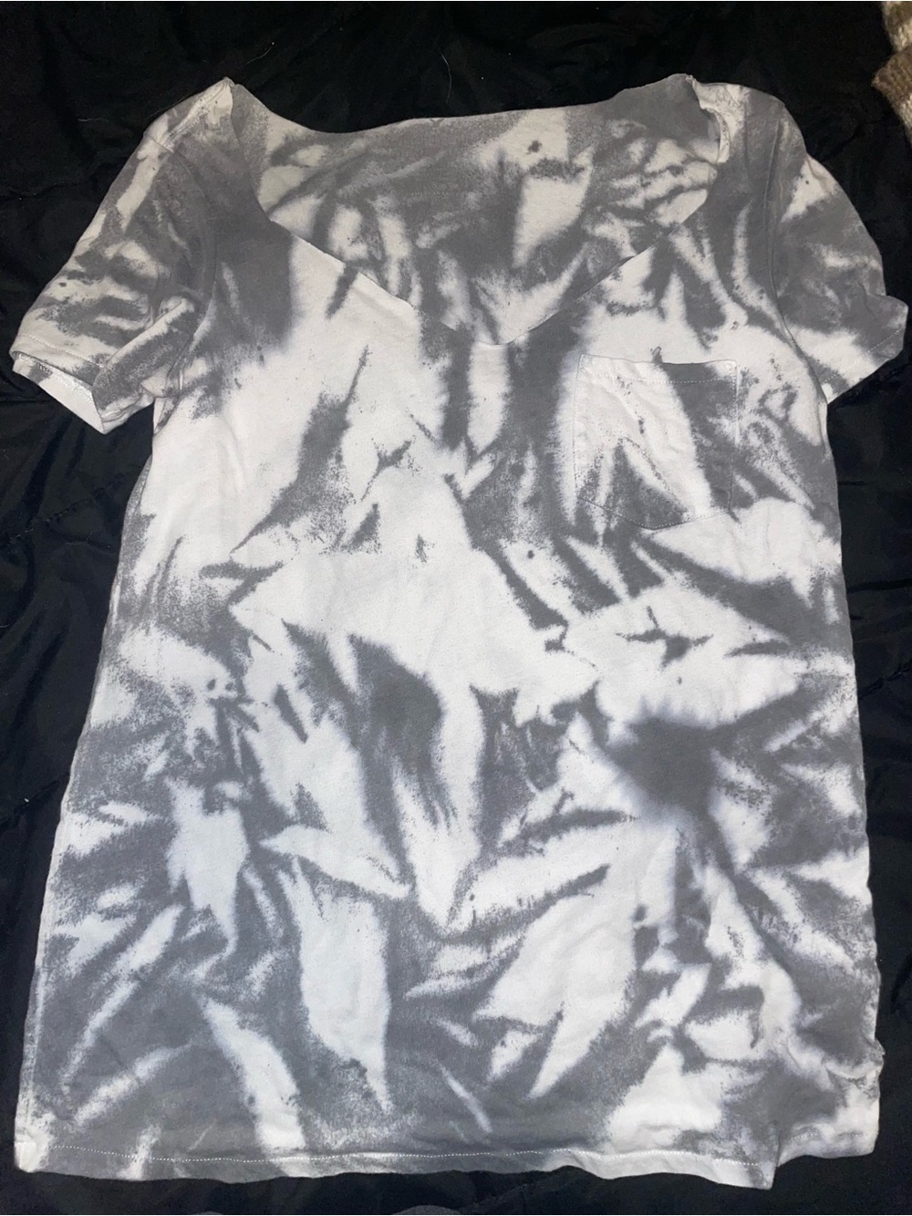 American eagle ultimate t Gray & White Tie-Dye cut scoop neck Pocket Tee size L